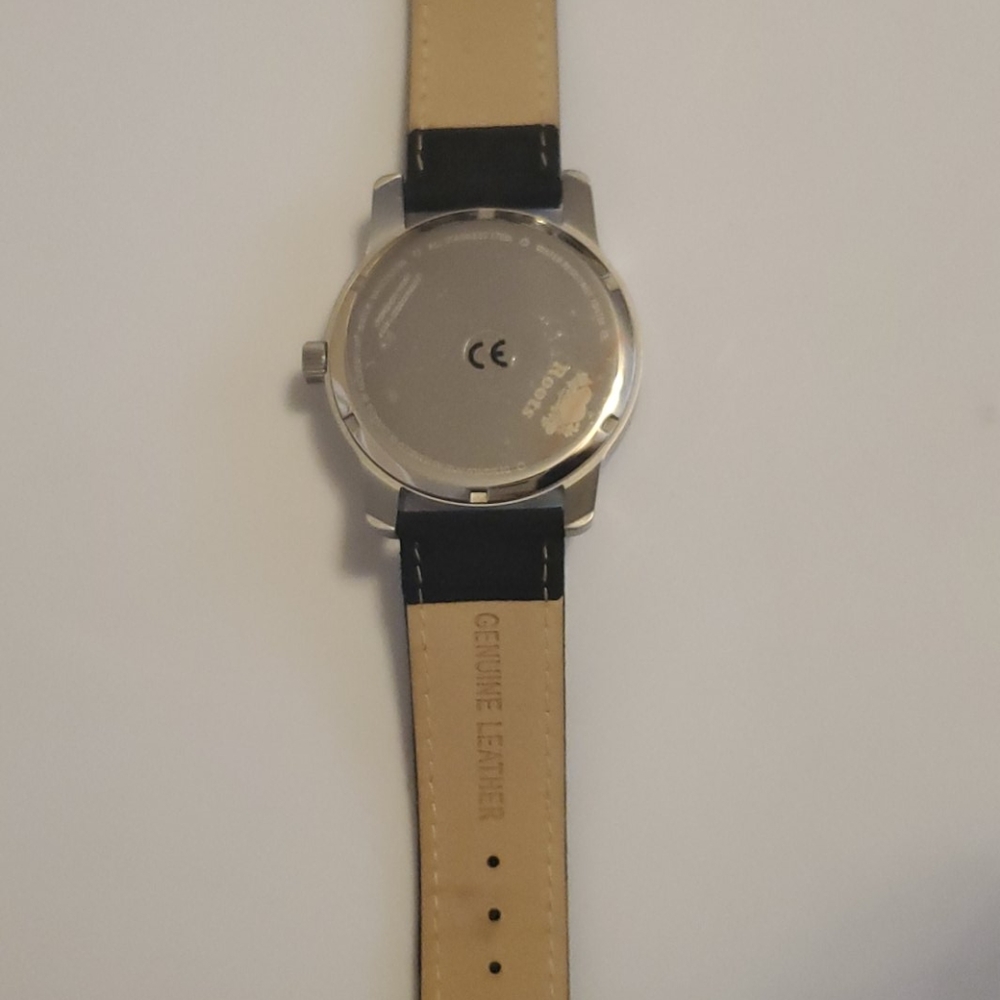 Men's Roots Watch NWT - Picture 3 of 3